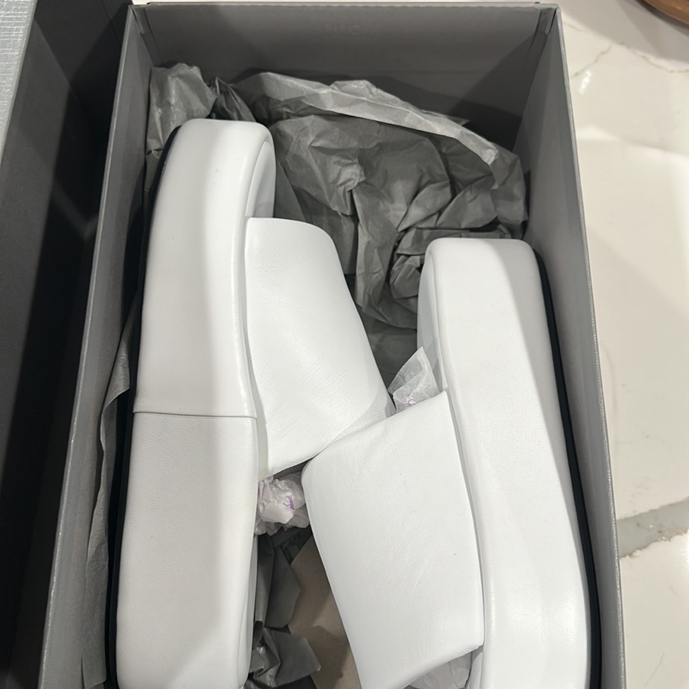 Balenciaga slides. - Picture 7 of 7